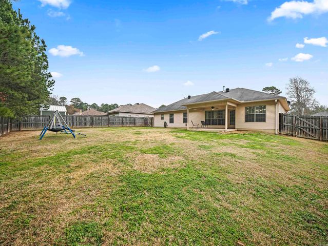 1815 Milburn Dr, Benton, AR 72015