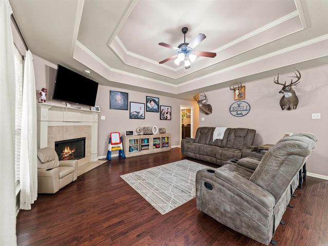 1815 Milburn Dr, Benton, AR 72015