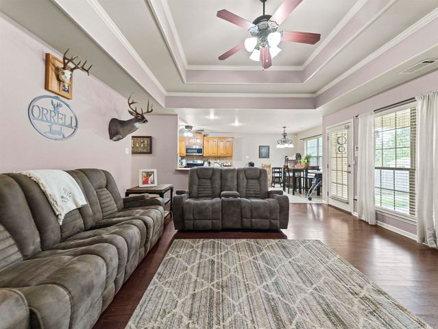 1815 Milburn Dr, Benton, AR 72015