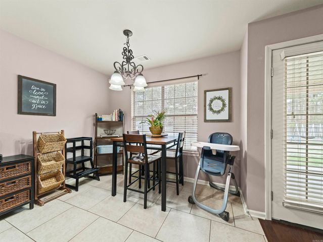 1815 Milburn Dr, Benton, AR 72015