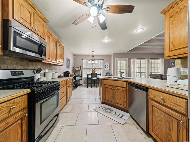 1815 Milburn Dr, Benton, AR 72015