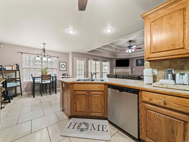 1815 Milburn Dr, Benton, AR 72015