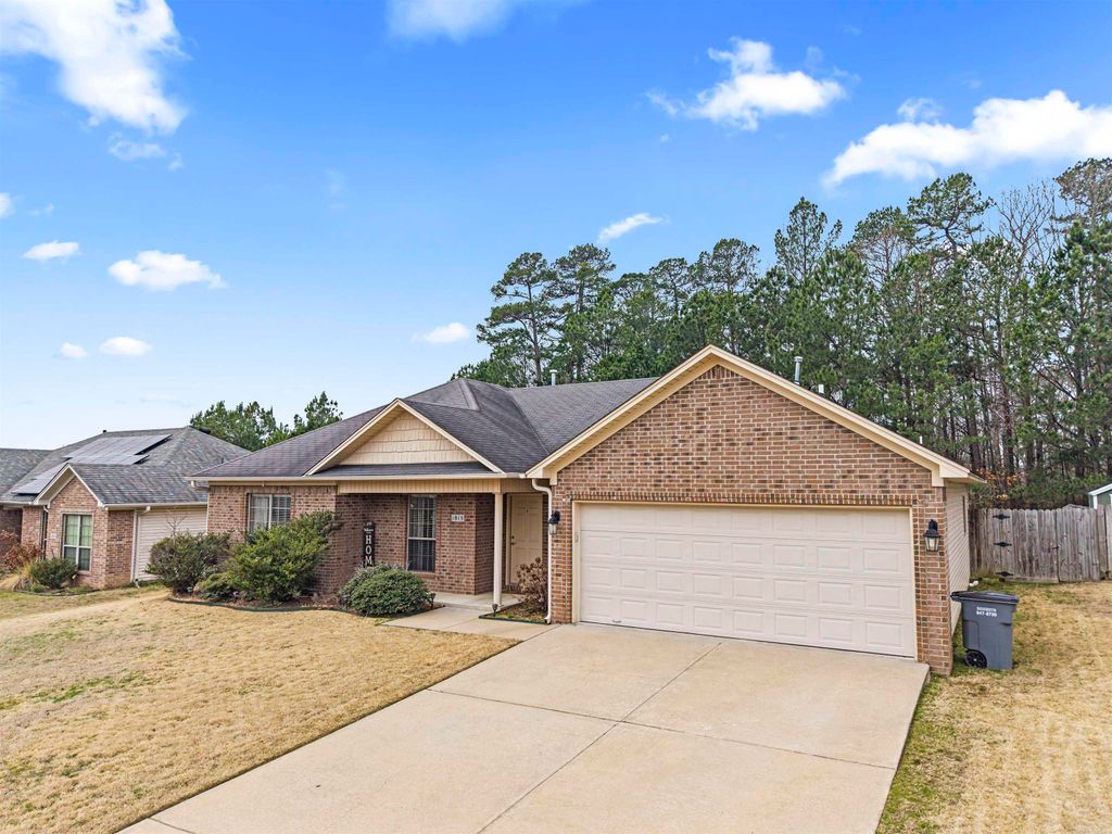 1815 Milburn Dr, Benton, AR 72015