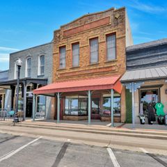 106 W Main Street, Pilot Point, TX 76258