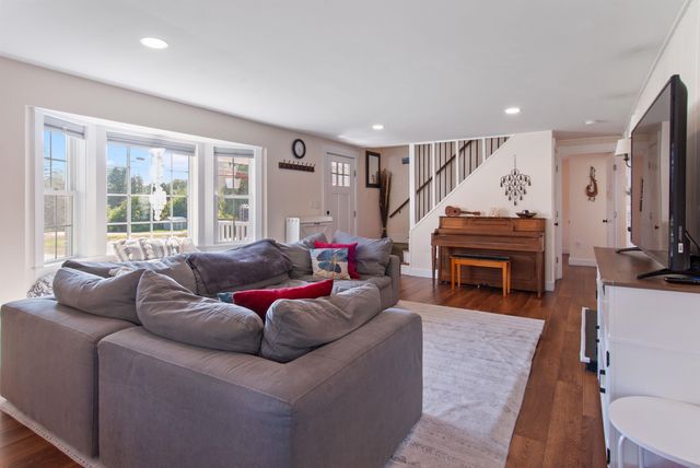 25 Old Lakeview Terrace, Wolfeboro, NH 03894