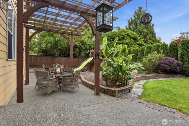 1948 Lighthouse Lane NE, Tacoma, WA 98422