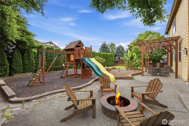 1948 Lighthouse Lane NE, Tacoma, WA 98422