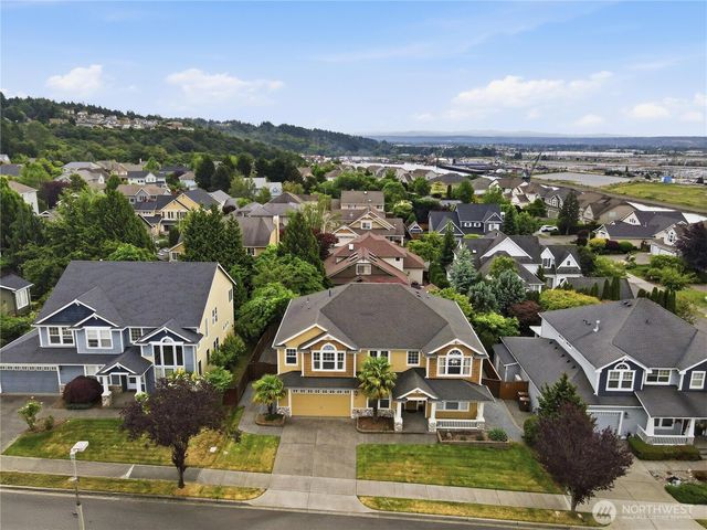1948 Lighthouse Lane NE, Tacoma, WA 98422