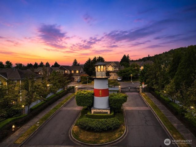 1948 Lighthouse Lane NE, Tacoma, WA 98422