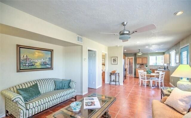 533 N Sunrise Way, Palm Springs, CA 92262