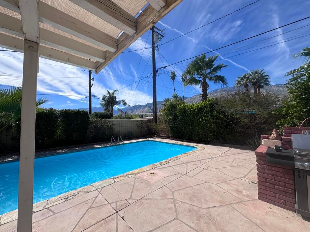 533 N Sunrise Way, Palm Springs, CA 92262