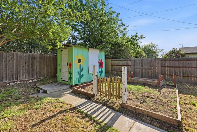 2121 Juliesse Ave, Sacramento, CA 95821