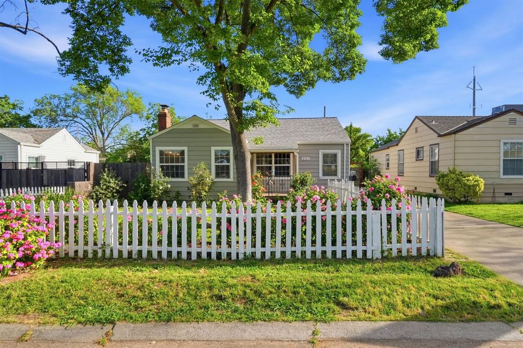 2121 Juliesse Ave, Sacramento, CA 95821