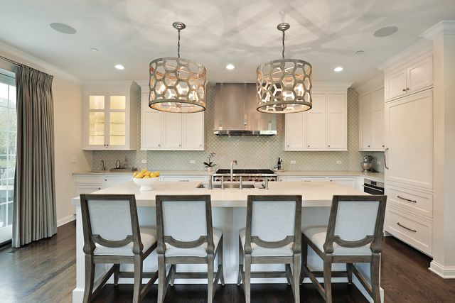 1215 Woodview Lane, Northbrook, IL 60062
