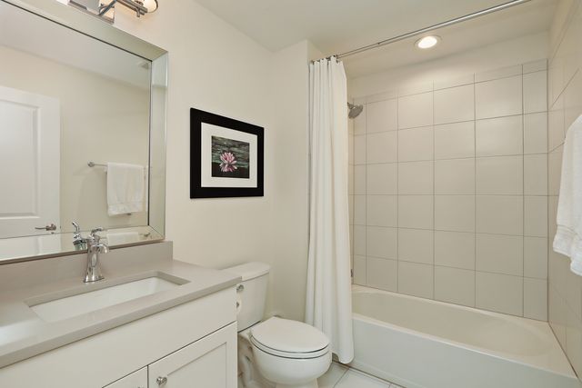 1215 Woodview Lane, Northbrook, IL 60062