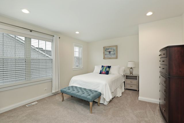 1215 Woodview Lane, Northbrook, IL 60062