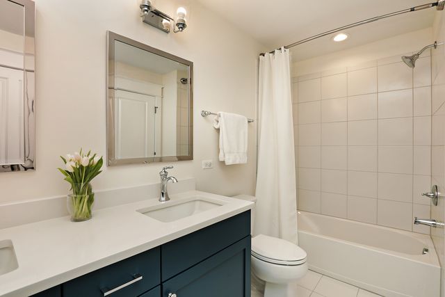 1215 Woodview Lane, Northbrook, IL 60062
