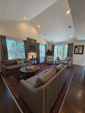 1215 Woodview Lane, Northbrook, IL 60062
