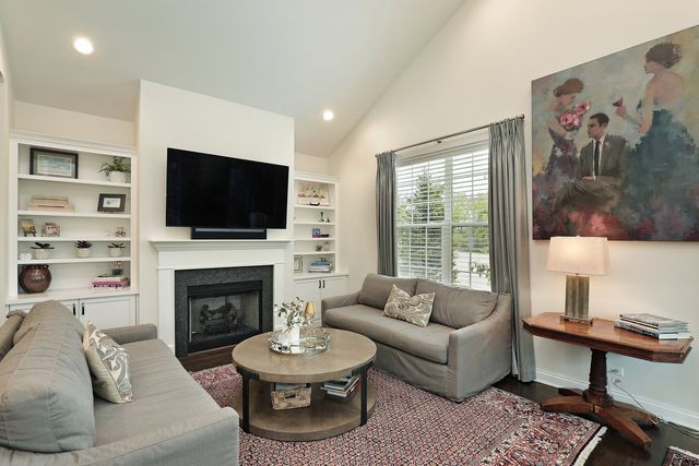 1215 Woodview Lane, Northbrook, IL 60062
