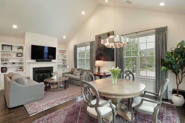 1215 Woodview Lane, Northbrook, IL 60062