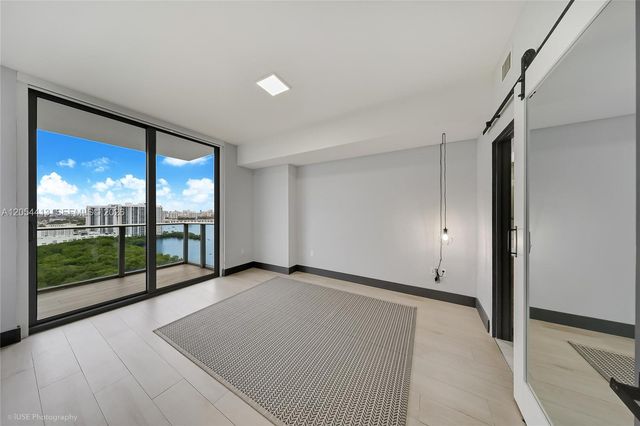 16385 Biscayne Boulevard 2205, North Miami Beach, FL 33160