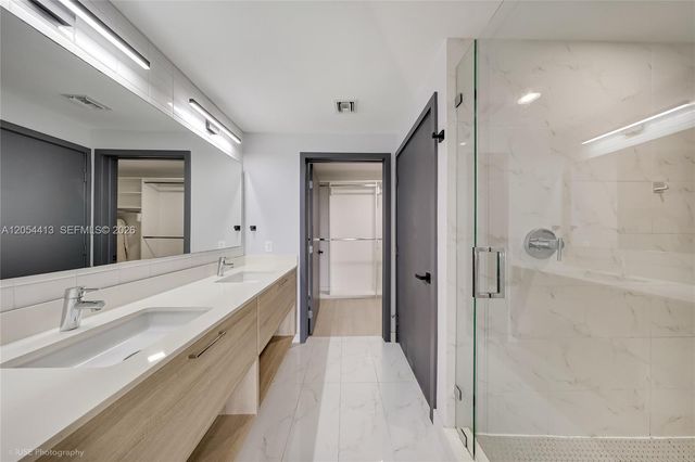 16385 Biscayne Boulevard 2205, North Miami Beach, FL 33160
