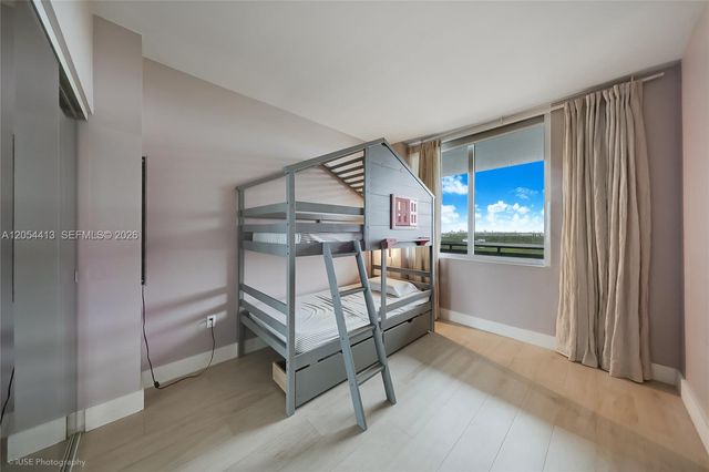 16385 Biscayne Boulevard 2205, North Miami Beach, FL 33160