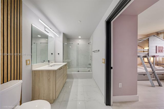 16385 Biscayne Boulevard 2205, North Miami Beach, FL 33160