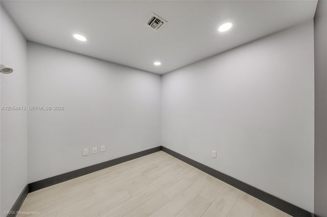 16385 Biscayne Boulevard 2205, North Miami Beach, FL 33160