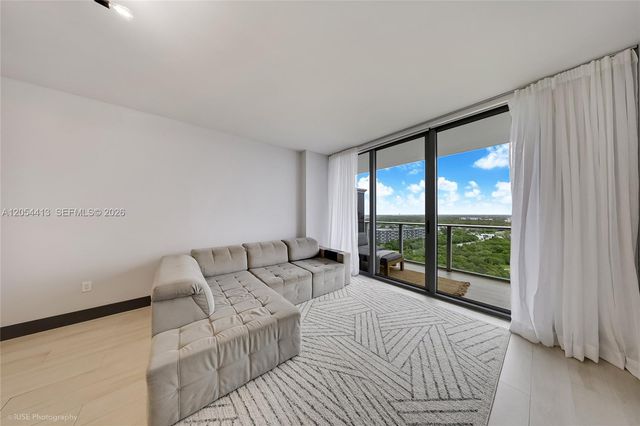 16385 Biscayne Boulevard 2205, North Miami Beach, FL 33160