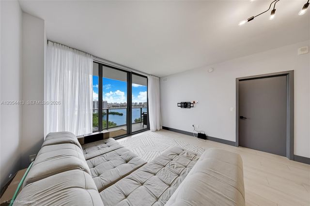 16385 Biscayne Boulevard 2205, North Miami Beach, FL 33160