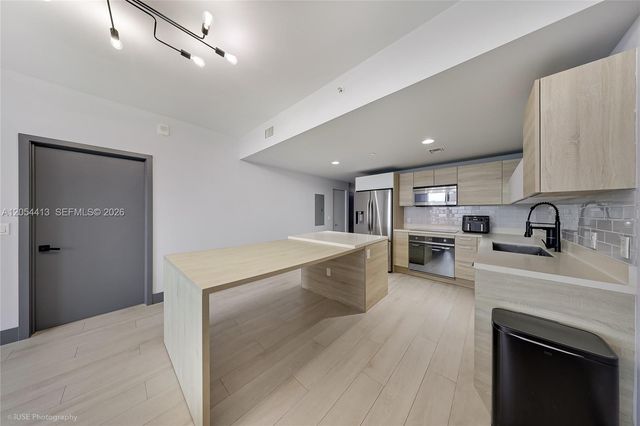 16385 Biscayne Boulevard 2205, North Miami Beach, FL 33160