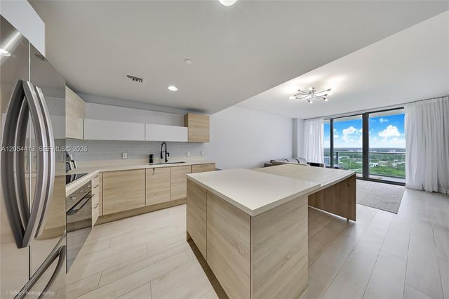 16385 Biscayne Boulevard 2205, North Miami Beach, FL 33160