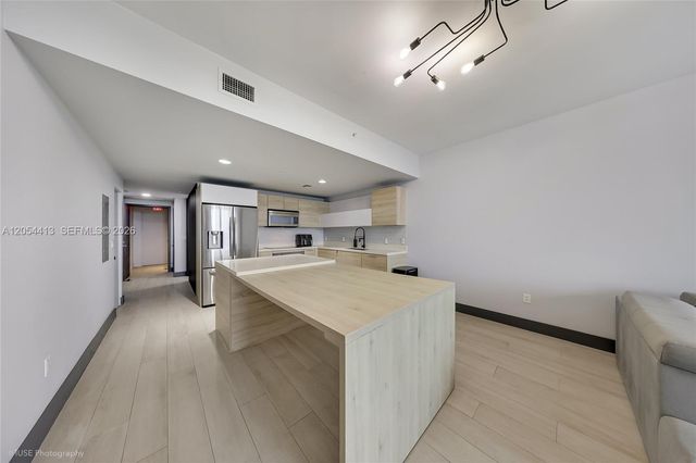 16385 Biscayne Boulevard 2205, North Miami Beach, FL 33160
