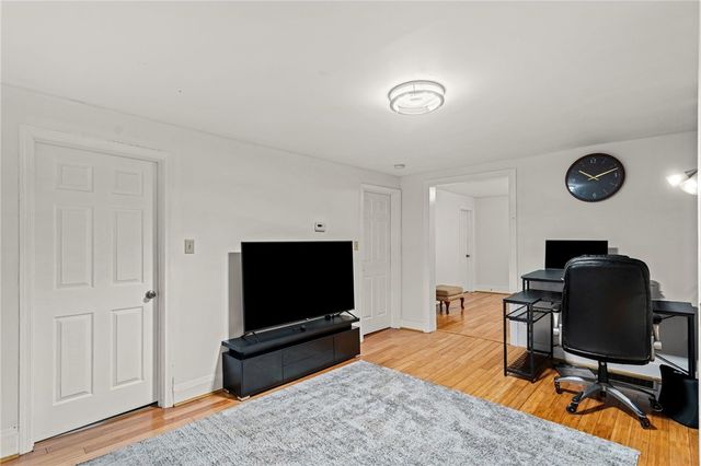 324 Greenfield Ave, Greenfield, PA 15207