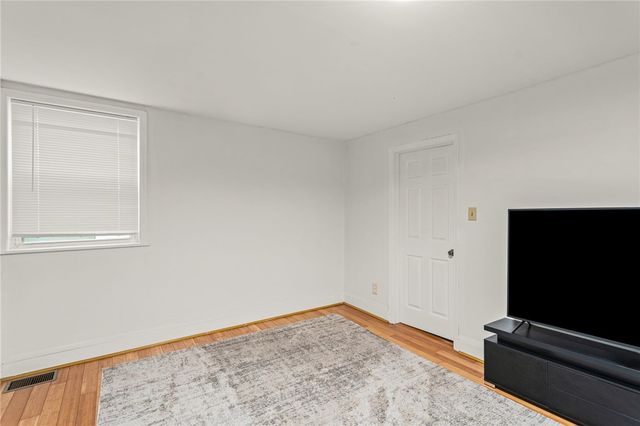 324 Greenfield Ave, Greenfield, PA 15207
