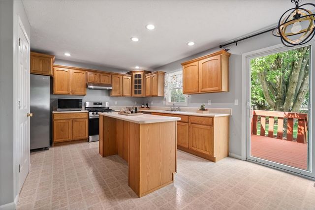 23 Breckenwood Court, Bloomington, IL 61704