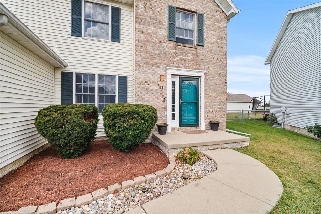 23 Breckenwood Court, Bloomington, IL 61704