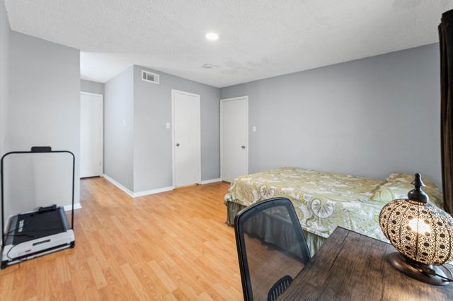 1516 Bay Area Boulevard B8, Houston, TX 77058