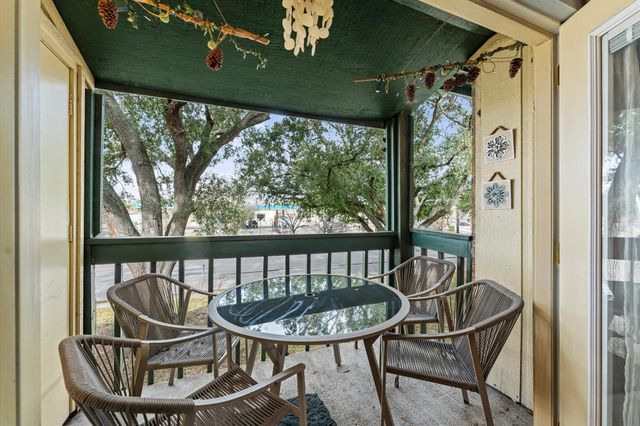 1516 Bay Area Boulevard B8, Houston, TX 77058