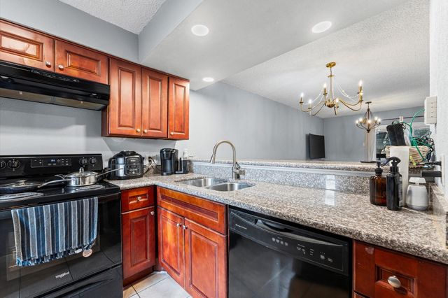 1516 Bay Area Boulevard B8, Houston, TX 77058