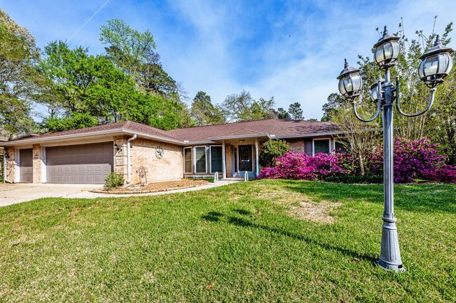 2004 E Lake Drive, Huntsville, TX 77340