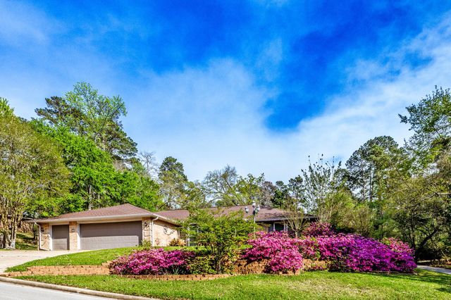 2004 E Lake Drive, Huntsville, TX 77340