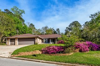 2004 E Lake Drive, Huntsville, TX 77340