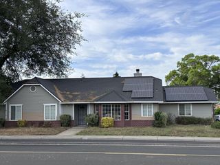 1196 E J St, Oakdale, CA 95361