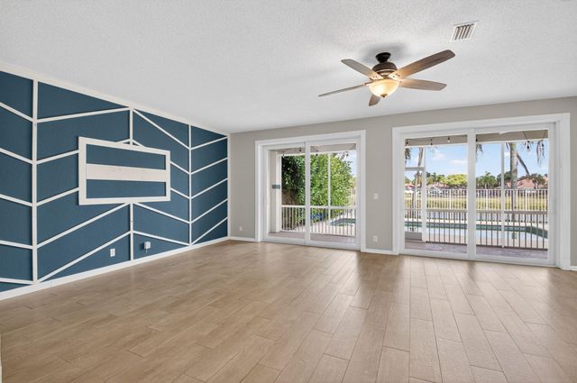 18196 Clear Brook Circle Circle, Boca Raton, FL 33498