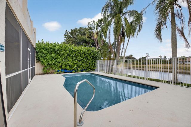 18196 Clear Brook Circle Circle, Boca Raton, FL 33498