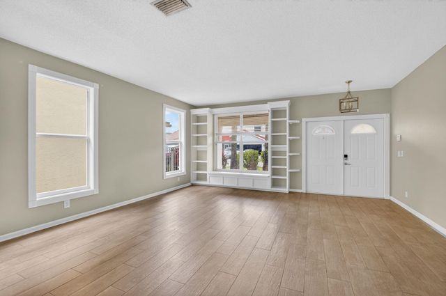 18196 Clear Brook Circle Circle, Boca Raton, FL 33498