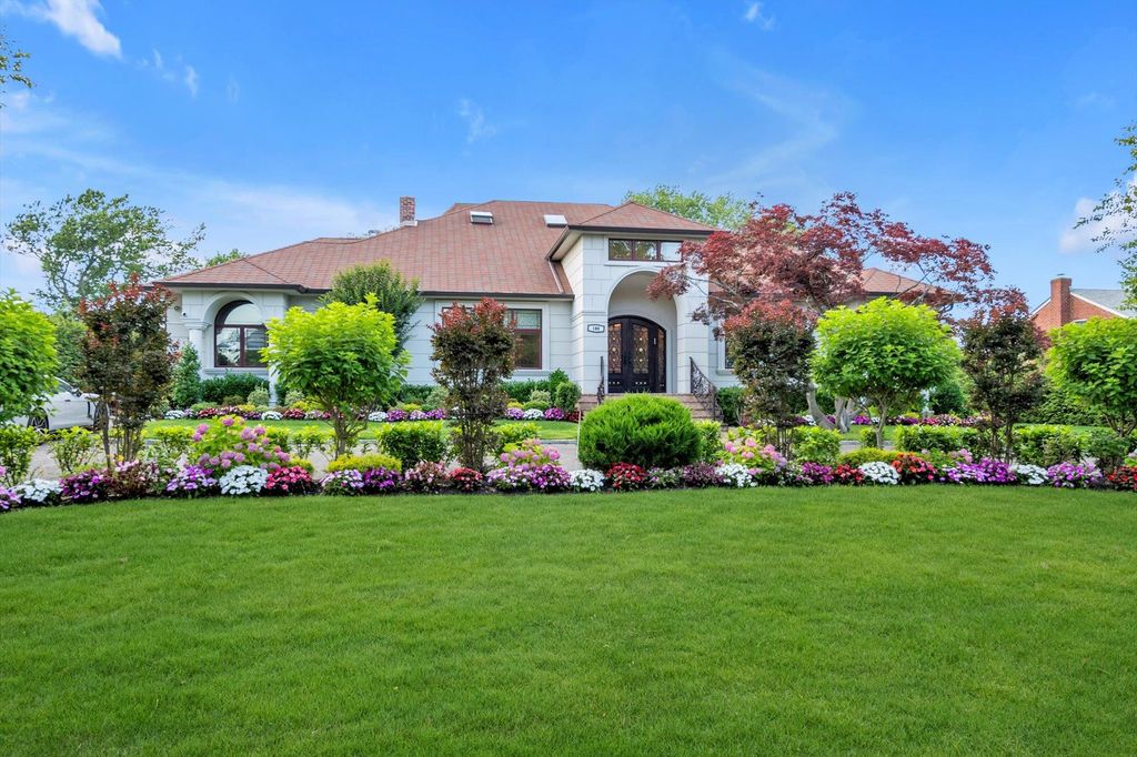 185 Dolphin Drive, Hewlett Neck, NY 11598