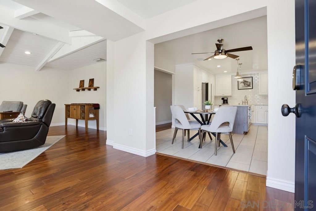 Image 3 of property listing at 14319 Old Community Rd., Poway, CA 92064